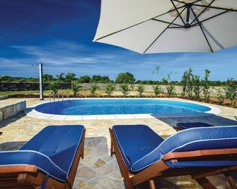 Holiday Home Drinovci With A Fireplace 444 - Drinovci - Piscina