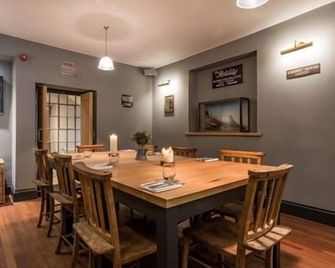 The Redan - Radstock - Dining room