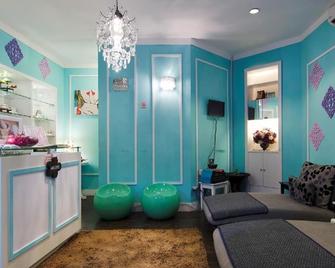 Cosy Inn - Kuah - Living room