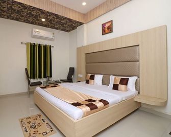 OYO 10991 Hotel Gagan - Kanpur - Bedroom