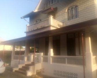 Robert's Guesthouse in Port of Spain. In the Heart of Carnival 2026 - Saint James - Edificio
