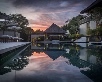 Revivo Wellness Resort Nusa Dua Bali - South Kuta - Pool
