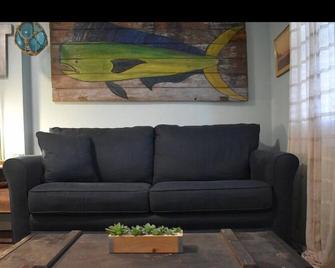 Romantic beach getaway - Supply - Living room