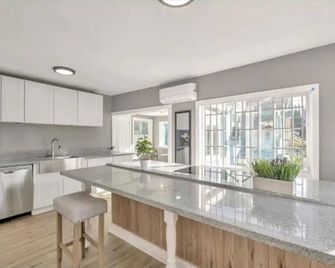 Urban Haven in Oakland with Easy Transit - Oakland - Kitchen