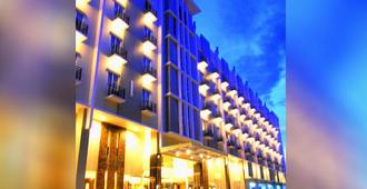Orchardz Hotel Ayani - Pontianak - Edificio