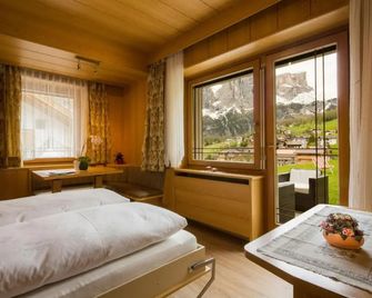 Pensione Haus Erica - Colfosco