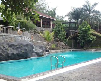 Moro Seneng Hotel And Resort - Purwokerto - Piscine