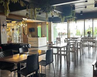 The Greenhive Hotel - Mabini - Restaurace