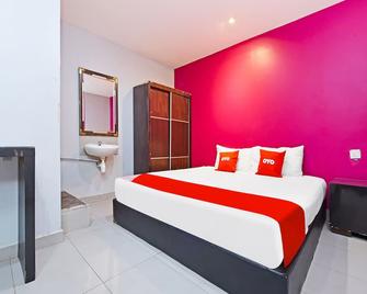 OYO 90138 Hotel Elwarda Klcity - Kuala Lumpur - Bedroom