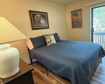 Angel Fire Mountain Retreat! Cozy 2 bedroom, 2 bath condo, sleeps 6 people. - Angel Fire - Habitación