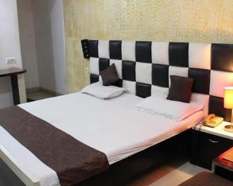 Hotel Amit Regency - Raipur - Bedroom