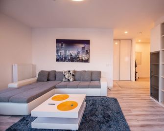 Luxury Westpark 2 Presidentialsuite with Lake View W4 - בוקרשט - סלון