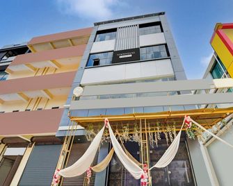 Deluxe Anisabad Near Mahavir Sansthan - Patna - Building