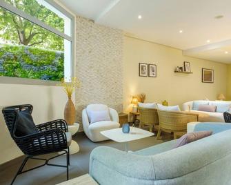 B&B HOTEL Antibes Juan-les-Pins - אנטיב - טרקלין