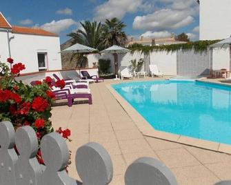 Location Classée 3 - 4 rooms - 6 people - heated swimming pool - Sallertaine - Piscine