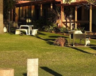 Lake Edge Apartments - Mollymook - Patio