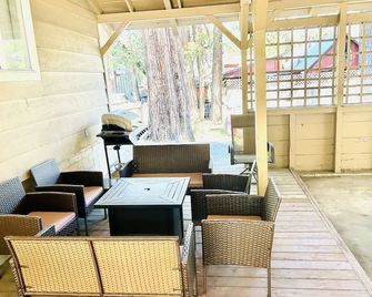 Family/Pet Friendly with Grill, Games, and More! - Arnold - Patio