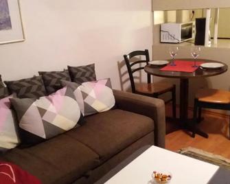 Cosy studio apartment - Vaasa - Living room