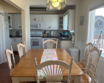 Waterfront Oasis on lagoon and Barnegat Bay - Waretown - Comedor