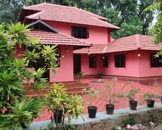 Vintage Farmhouse for Group Travellers - Palakkad - Building