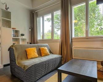 Platanes - St-Michel - Proche Stadium Tfc - Métro - Toulouse - Living room