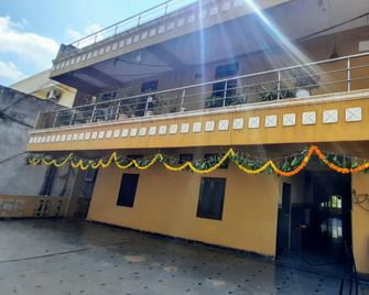 Harsha deluxe lodge - Vikārābād