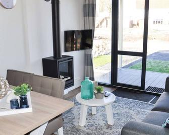 Lodge 4.5 km From the Seaside Town of Rockanje - Hellevoetsluis - Living room