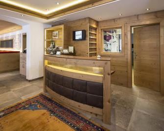 Jägerhof - Mayrhofen - Front desk