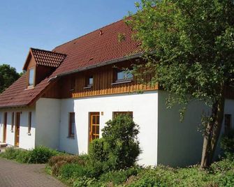 Holiday Home in Germany with Garden Terrace - Brakel - Building
