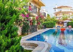 Yaşam Park Residence Apart Hotel - Fethiye - Pool