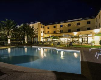 Hôtel Mercure Cannes Mandelieu - Cannes - Piscina