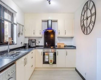 Failte Luxury Apartment - Inverness - Kitchen