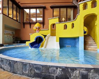 Ferienhaus im Van der Valk Resort in Linstow - Linstow - Piscina