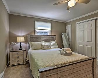 Deck and Gas Grill Modern East Stroudsburg Home! - East Stroudsburg - Habitación