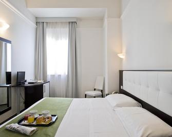 Dipendenza Hotel Bellavista - Lido di Ostia - Bedroom