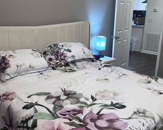 3-bedroom house in charming Columbia. Near town square. Enjoy your stay - Columbia - Bedroom