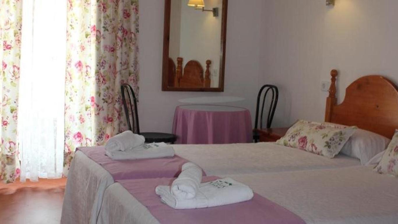 Hostal Villa Verde-Adults Only