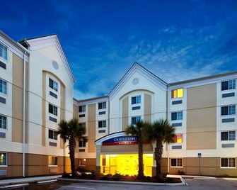 Candlewood Suites Ft Myers I-75 By IHG - Fort Myers - Bygning