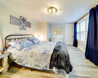 Meadville Apartment with Deck Less Than 2 Mi to Allegheny! - Meadville - Habitación