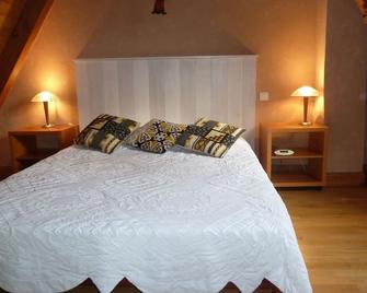 Maison avec piscine privée à Loubressac proche Rocamadour & Vallée Dordogne, du Samedi au Samedi - Loubressac - Schlafzimmer