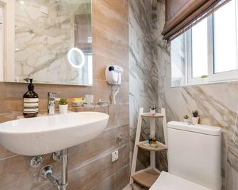 Velablu Suites - Triple Room - Гзіра