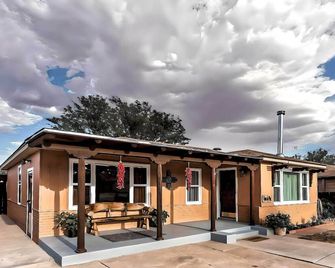 Pet-Friendly Clovis Home Yard, Pergola and Hot Tub - Clovis - Edificio