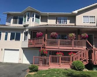 Alaska Sundance Retreat Bed & Breakfast - Anchorage - Building