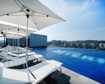 Gyeongju The Terrace Hotel - Gyeongju - Pool