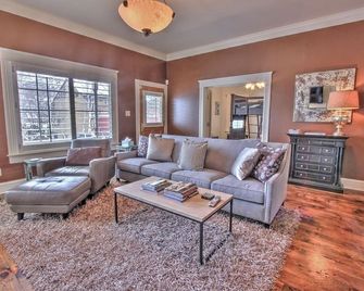 Historic Charm and Style. Ideal Old Town Location & Amazing Outdoor Space at Park City Norfolk Dream - Park City - Wohnzimmer