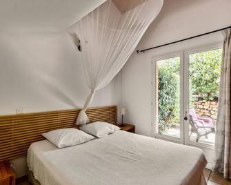Le Gîte Asie Pour 4 Personnes à 6 Personnes - Néoules - Chambre