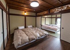 Takashima Jinya - Takashima - Schlafzimmer