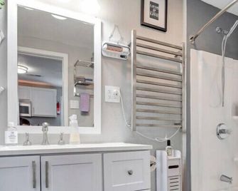 Cheerful 2-Bedroom With Convenient Expre - Springfield - Bathroom