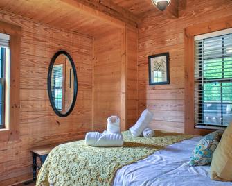 Glade Mountain Top Retreat - 3 Br Cabin - Canton - Habitación