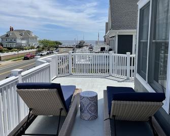 Avon By The Sea Luxury Home Steps From The Beach With Gorgeous Ocean Views - Avon by the Sea - Balcony